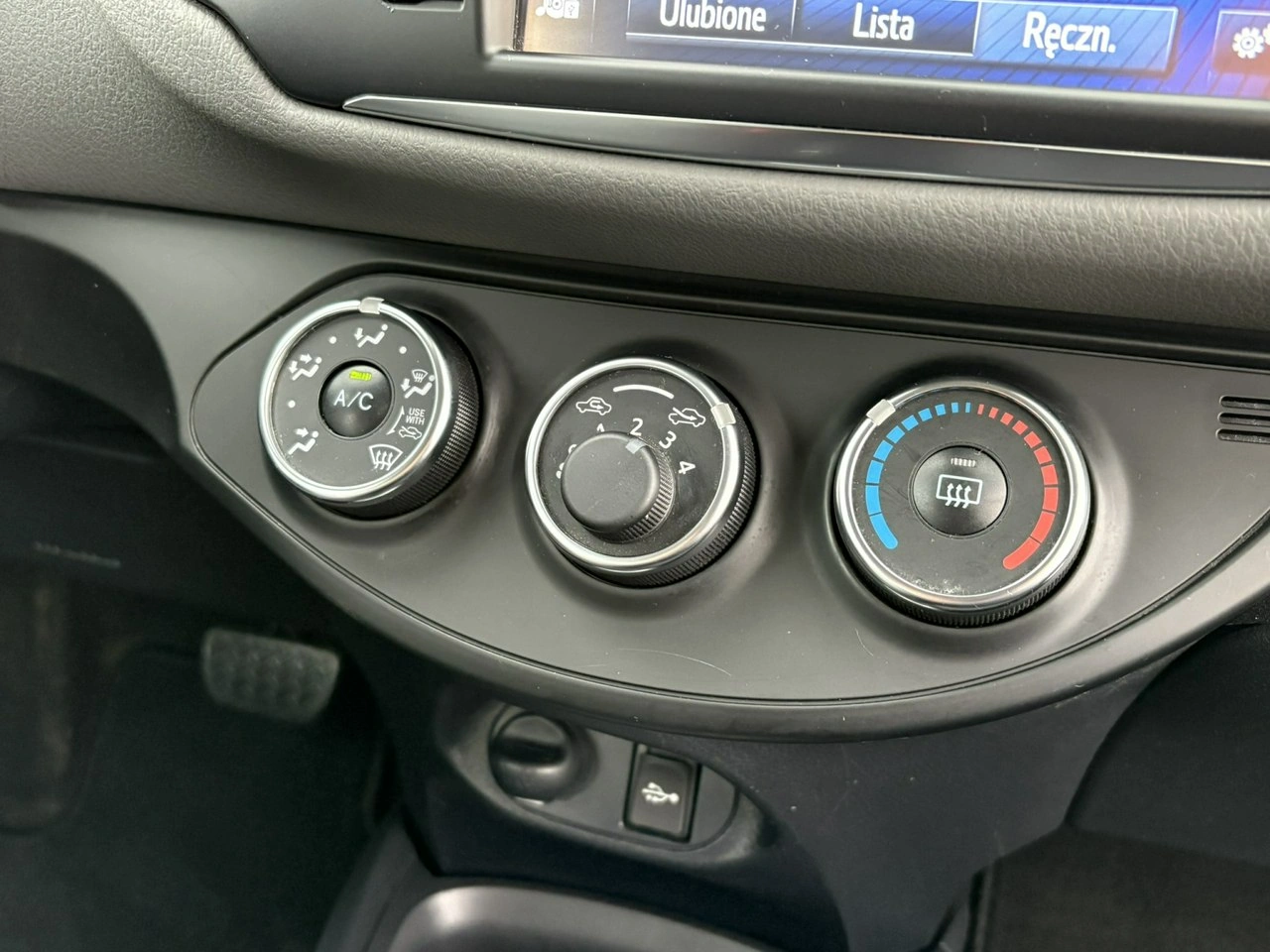 Toyota Yaris - Zdjęcie 14