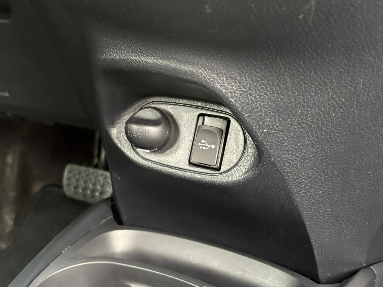 Toyota Yaris - Zdjęcie 15