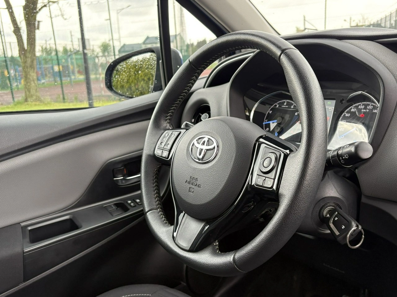 Toyota Yaris - Zdjęcie 18