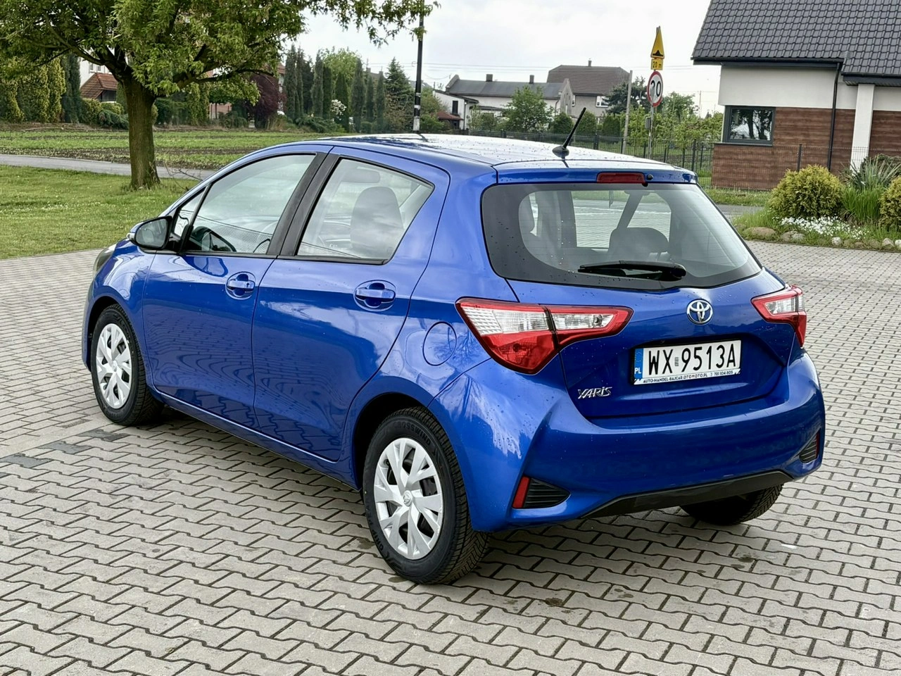 Toyota Yaris - Zdjęcie 4