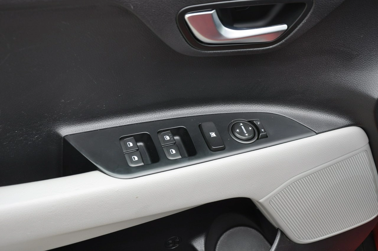 Kia Stonic - Zdjęcie 8