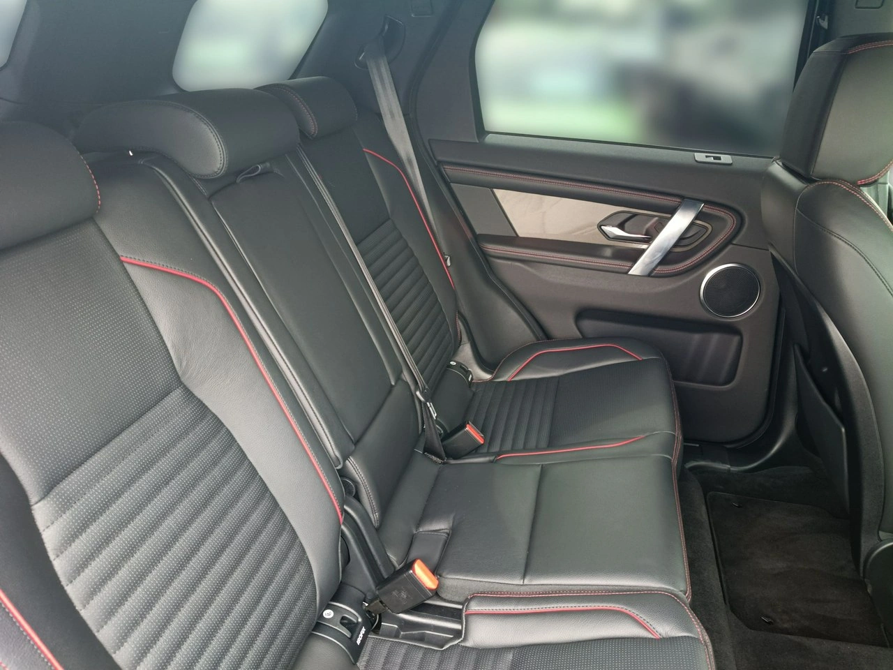 Land Rover Discovery Sport - Zdjęcie 10