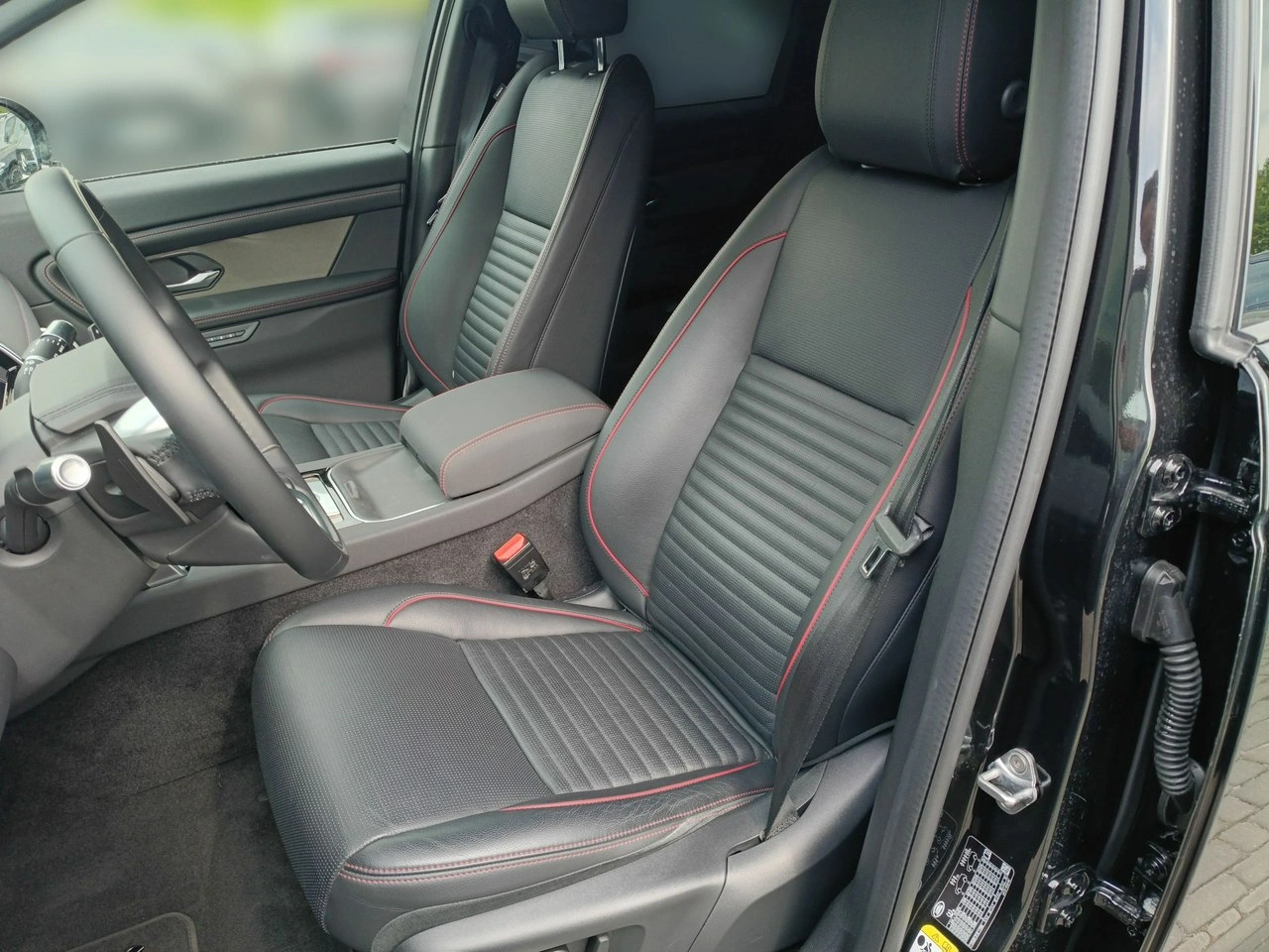 Land Rover Discovery Sport - Zdjęcie 11