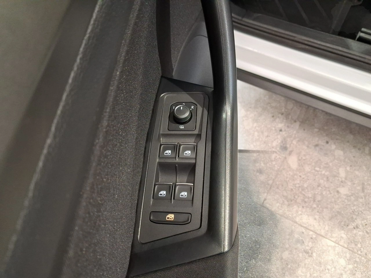 Volkswagen T-Roc - Zdjęcie 12