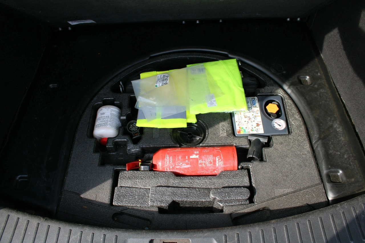 Ford Kuga - Zdjęcie 36