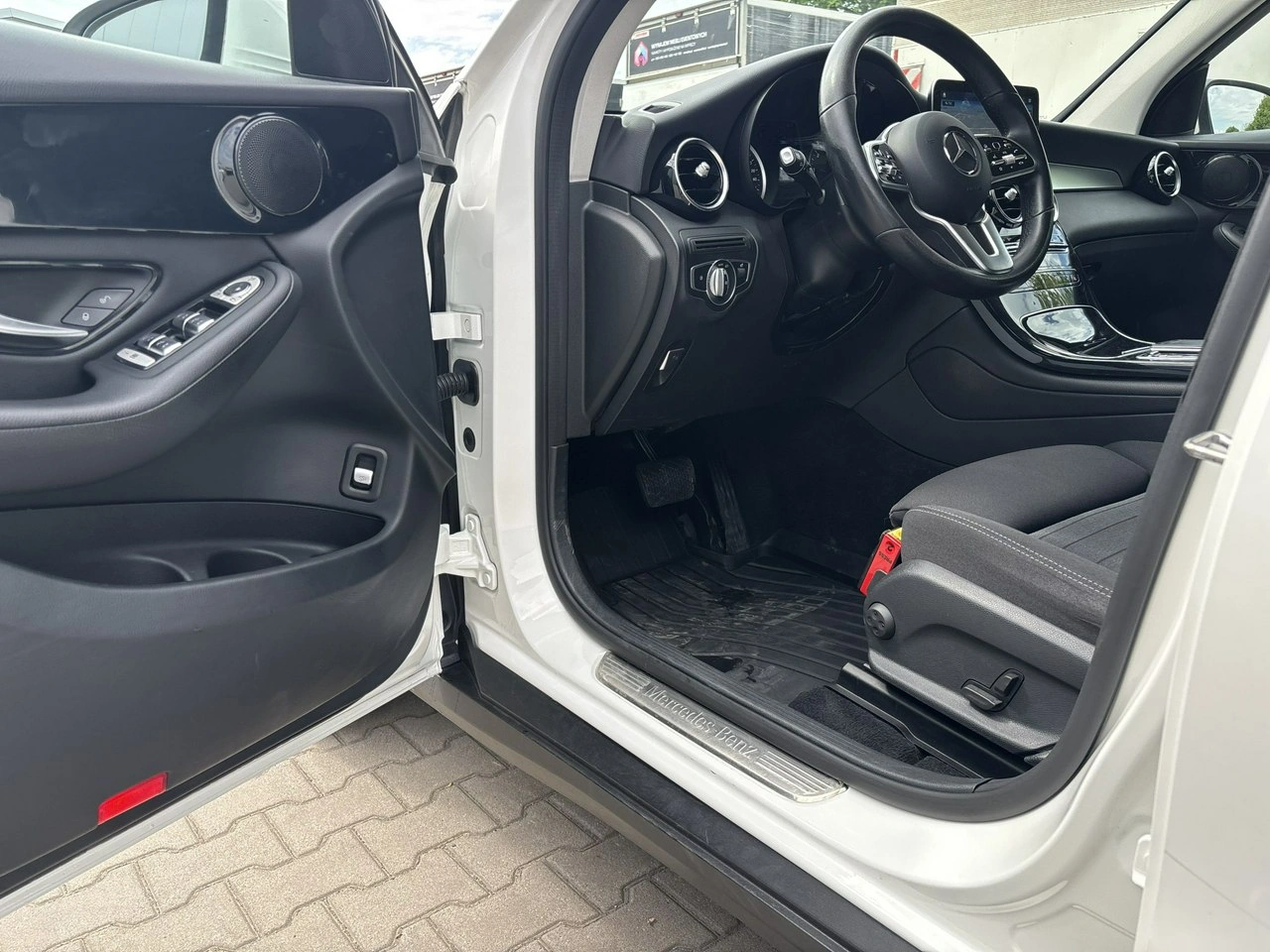 Mercedes GLC 200 - Zdjęcie 9