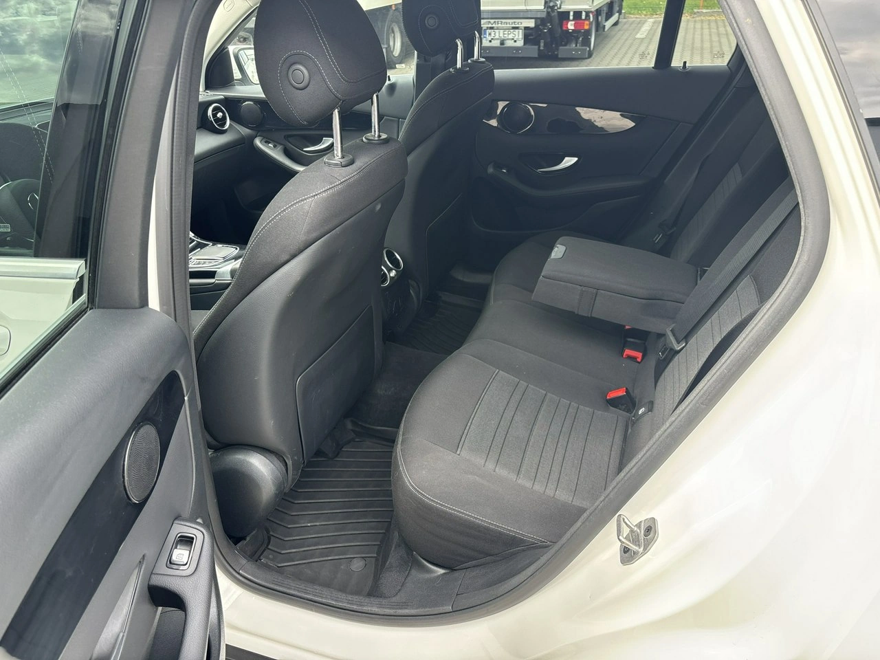 Mercedes GLC 200 - Zdjęcie 11
