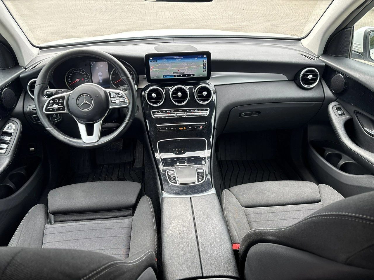 Mercedes GLC 200 - Zdjęcie 12