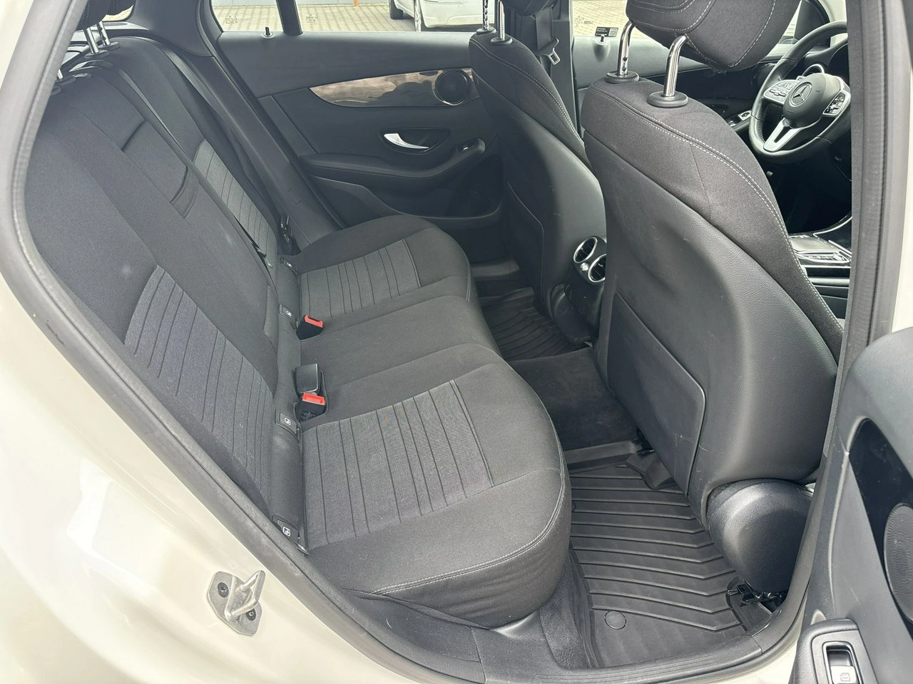 Mercedes GLC 200 - Zdjęcie 15