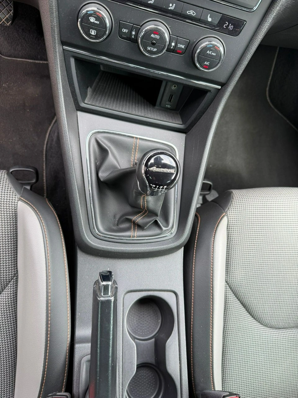 Seat Leon - Zdjęcie 20