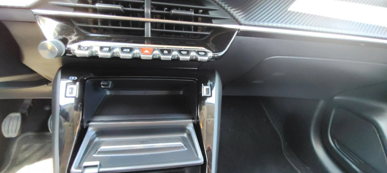 Peugeot 208 - Zdjęcie 10