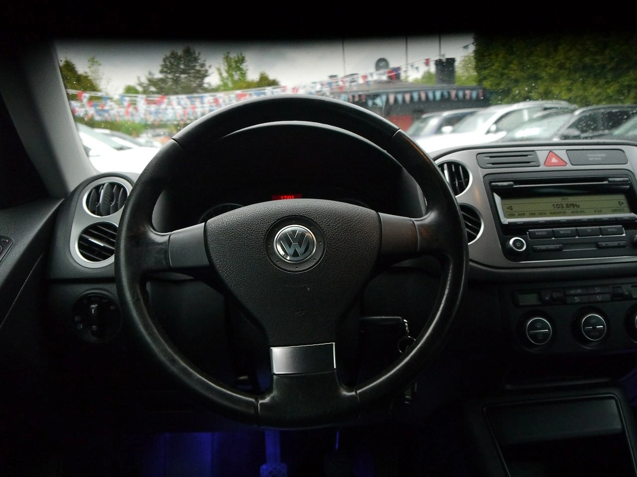 Volkswagen Tiguan - Zdjęcie 19