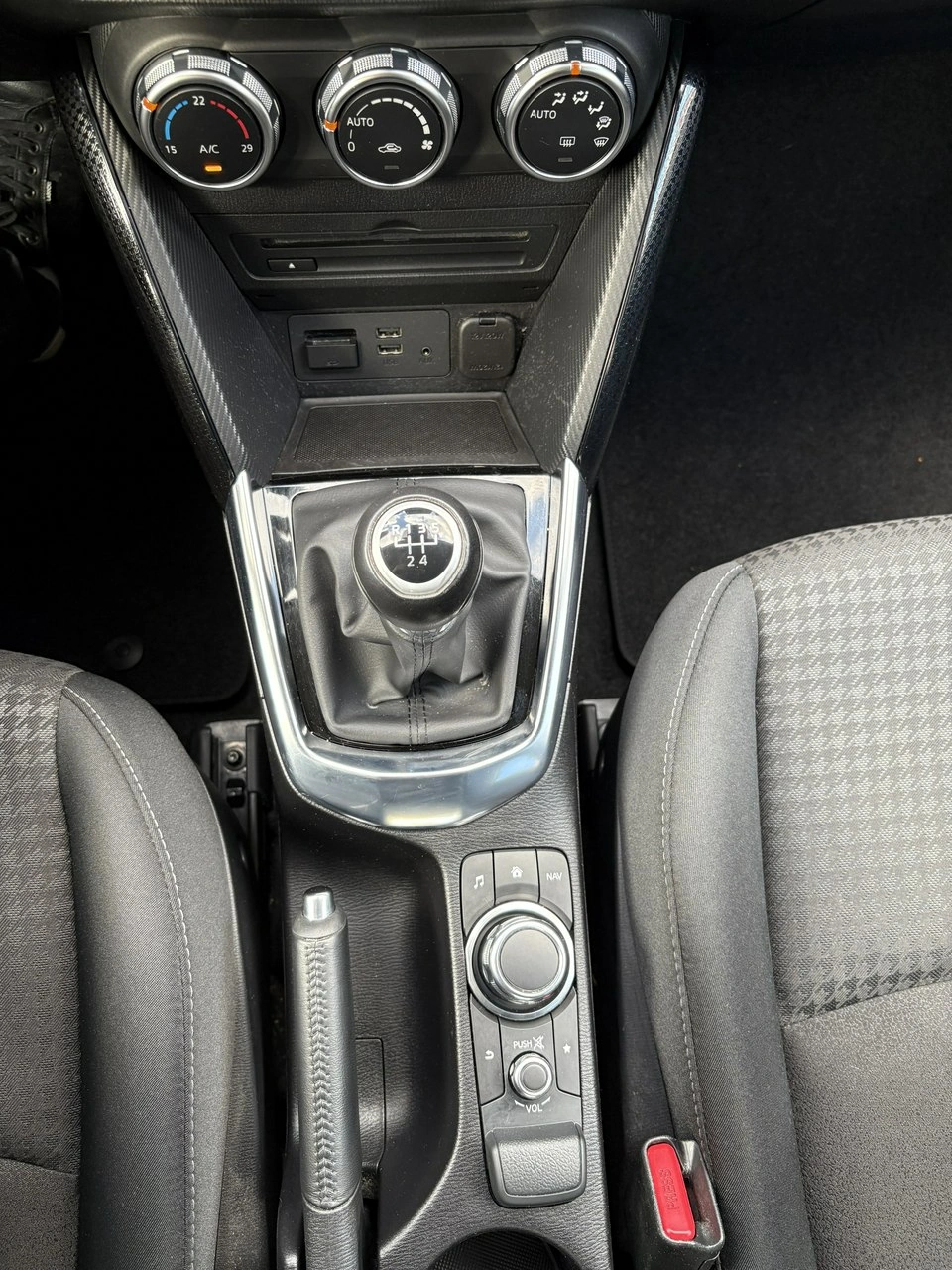 Mazda 2 - Zdjęcie 24