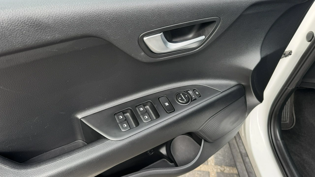 Kia Stonic - Zdjęcie 24