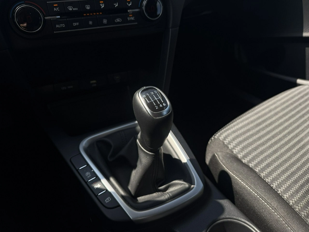 Kia Ceed - Zdjęcie 13