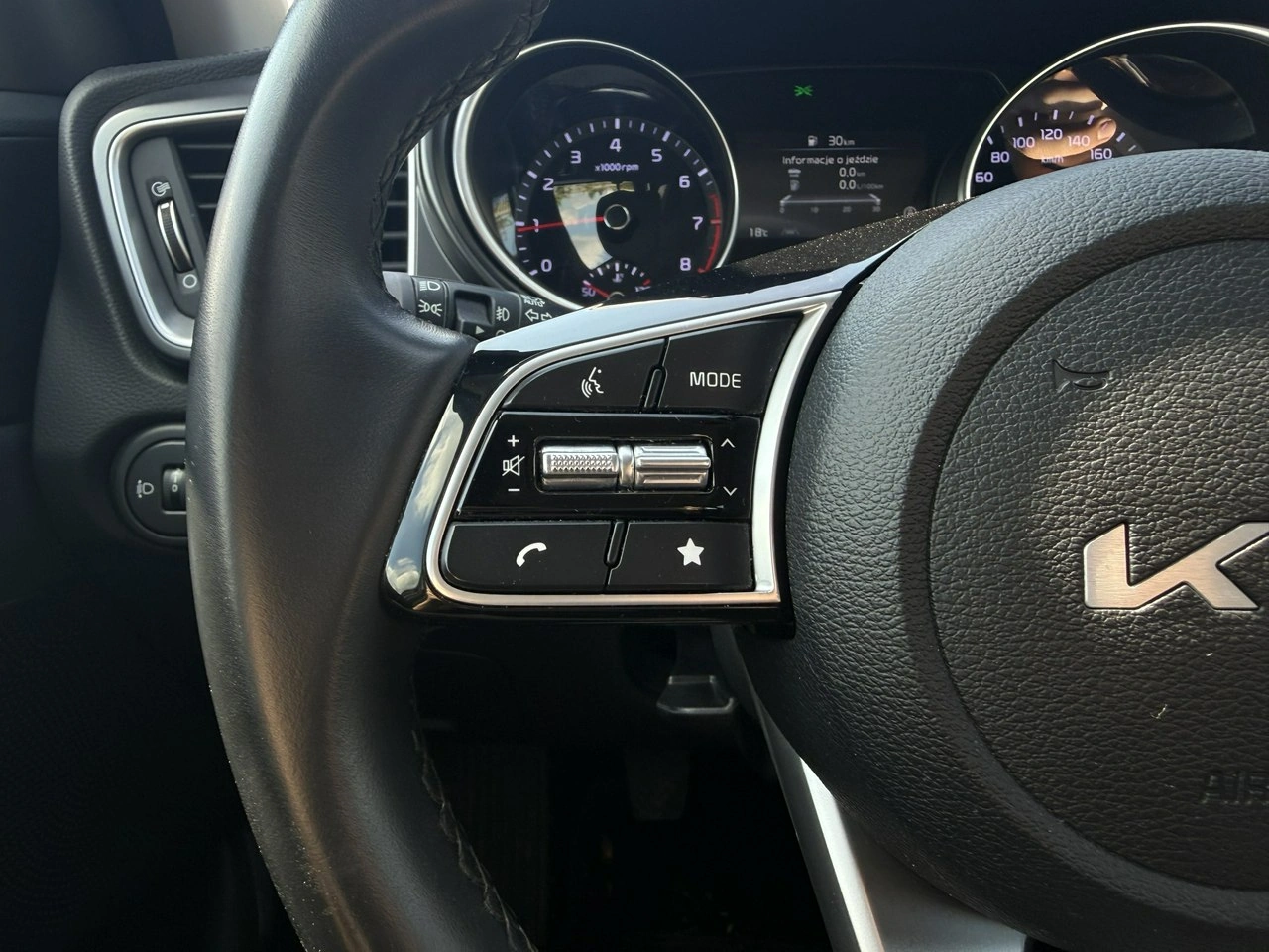 Kia Ceed - Zdjęcie 8