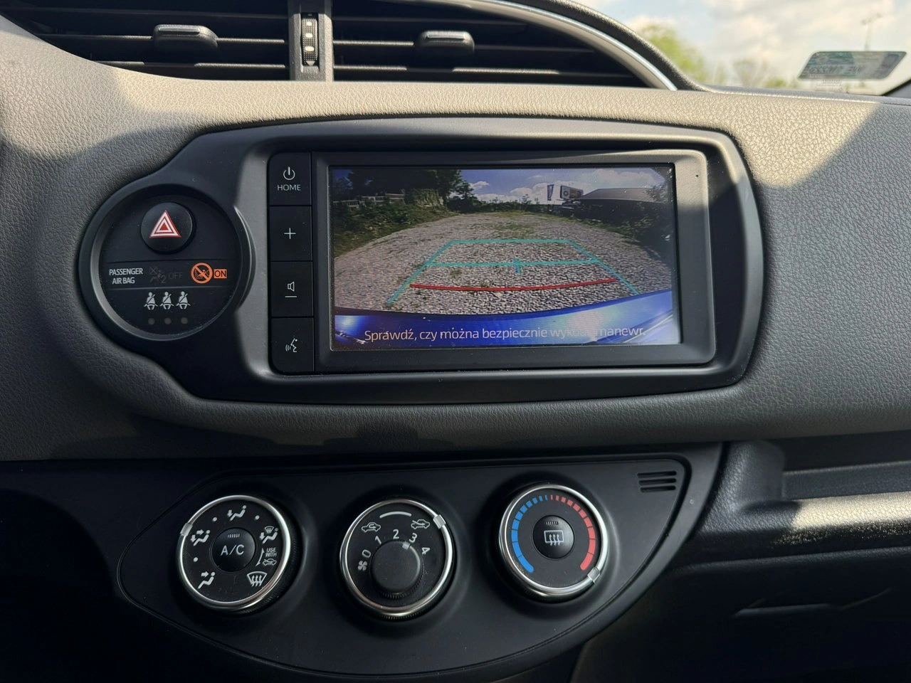 Toyota Yaris - Zdjęcie 11