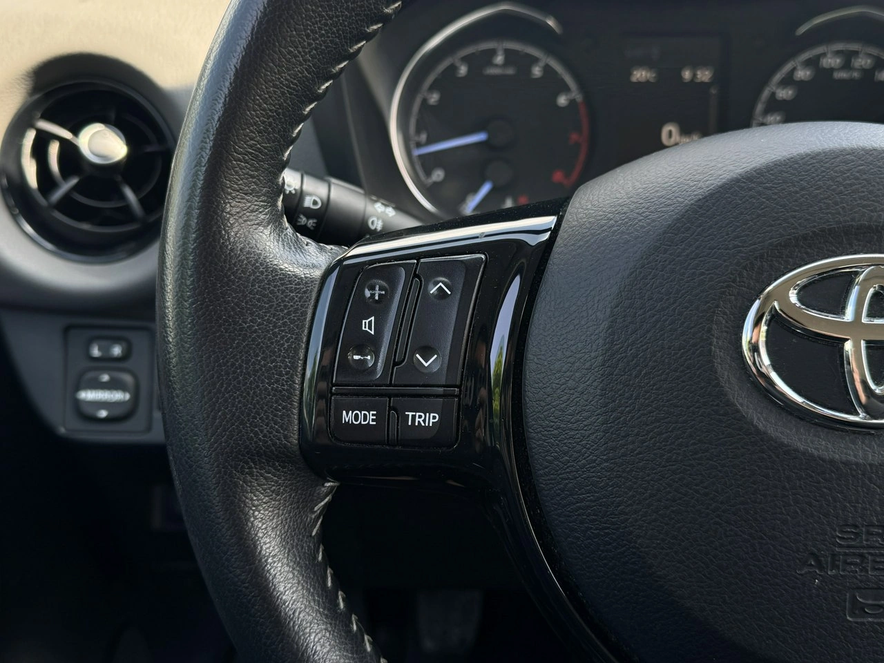 Toyota Yaris - Zdjęcie 13