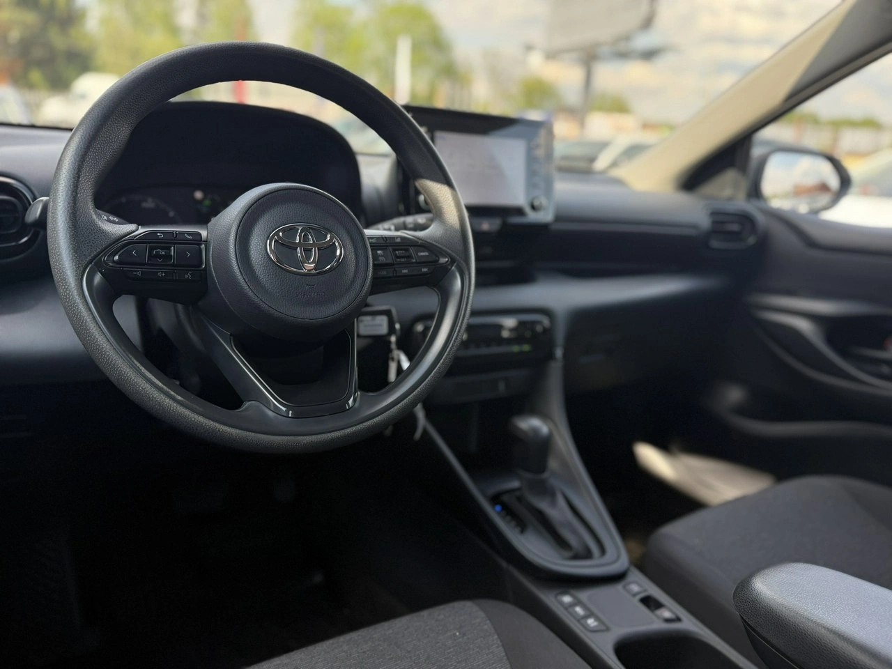 Toyota Yaris - Zdjęcie 12