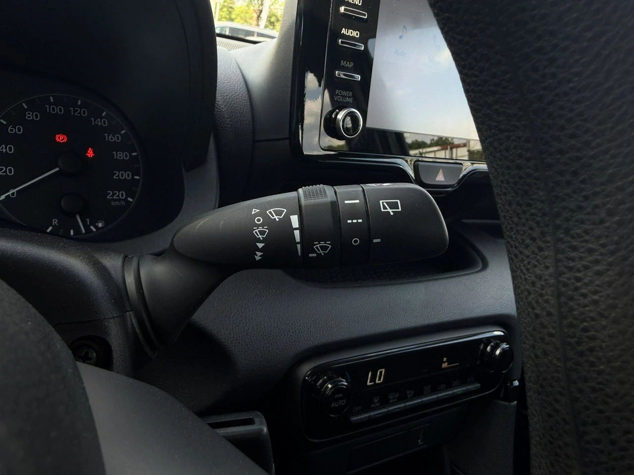 Toyota Yaris - Zdjęcie 17
