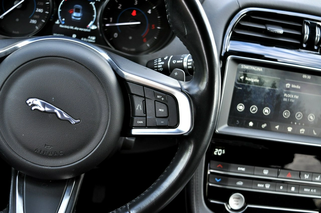 Jaguar F-Pace - Zdjęcie 15