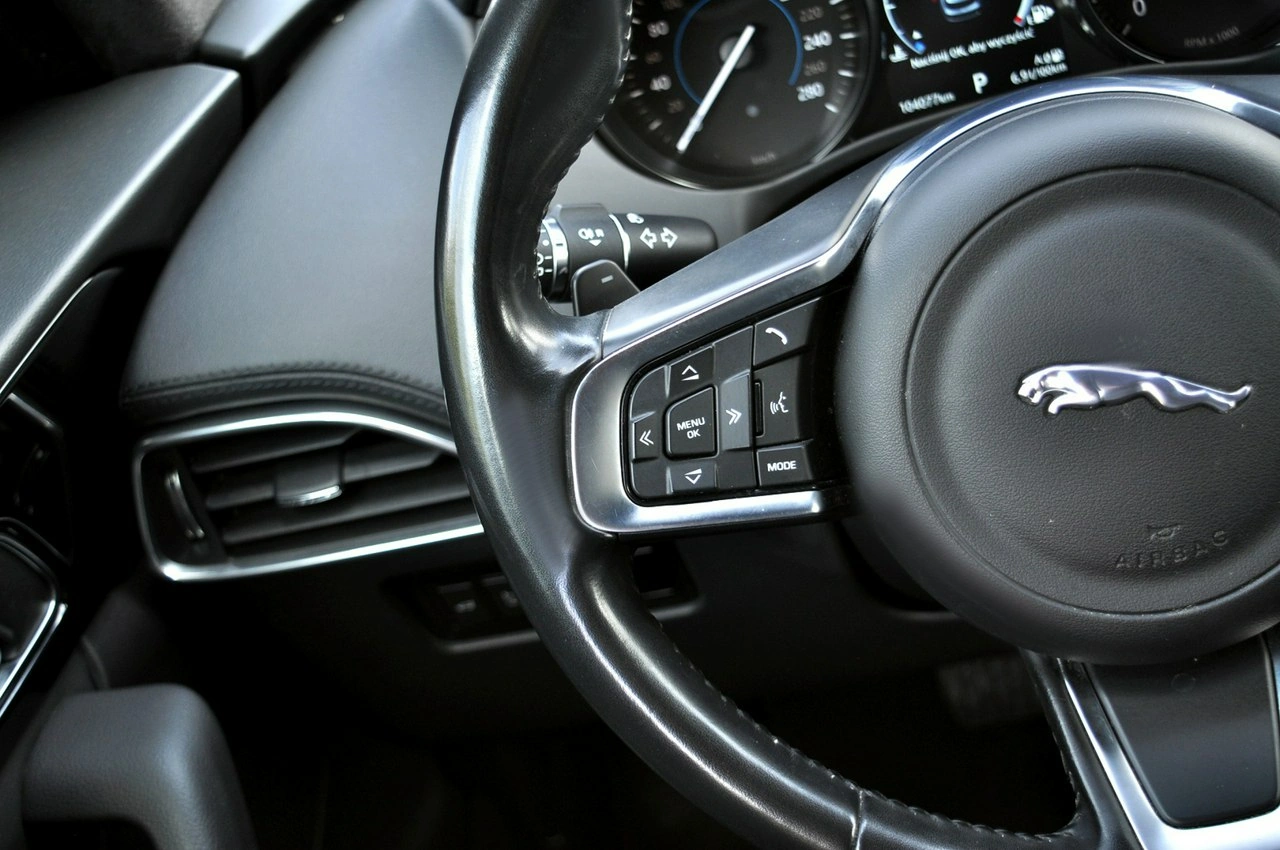 Jaguar F-Pace - Zdjęcie 16