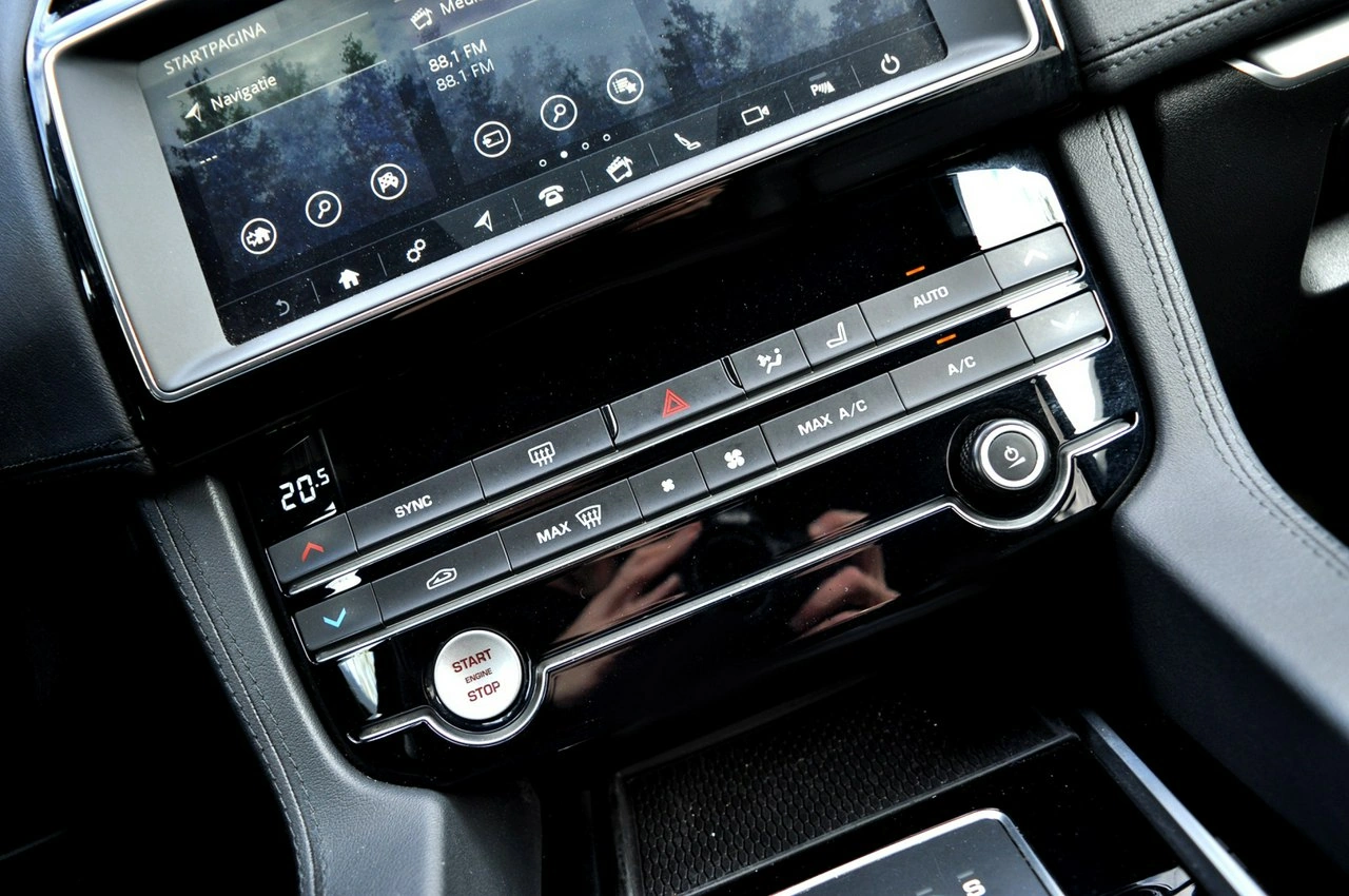 Jaguar F-Pace - Zdjęcie 18