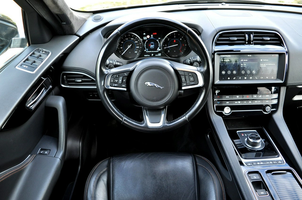Jaguar F-Pace - Zdjęcie 4