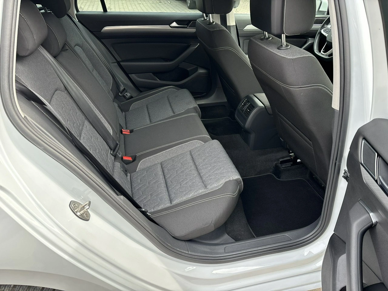 Volkswagen Passat - Zdjęcie 14