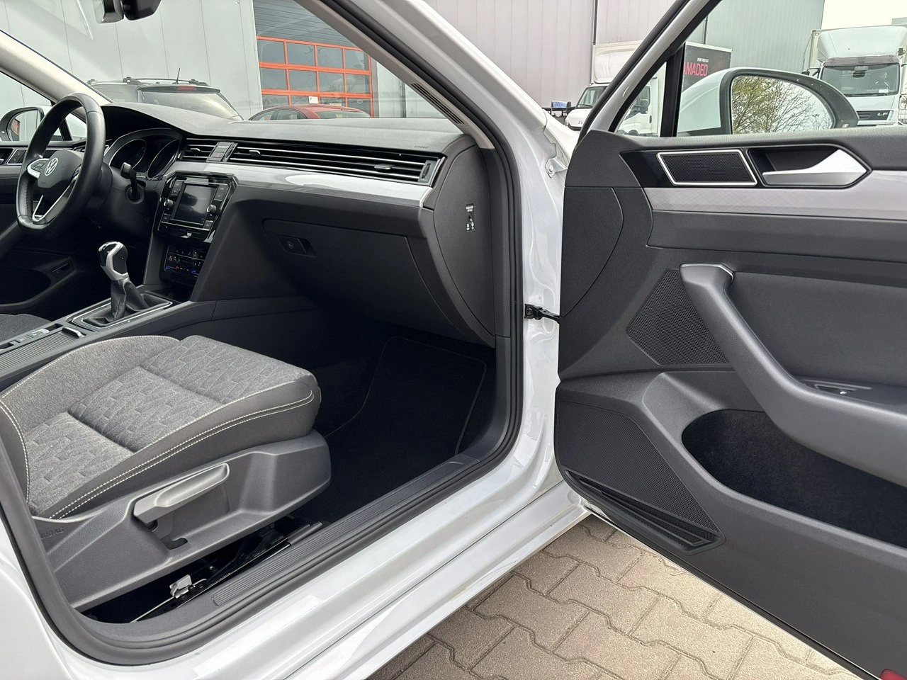 Volkswagen Passat - Zdjęcie 15