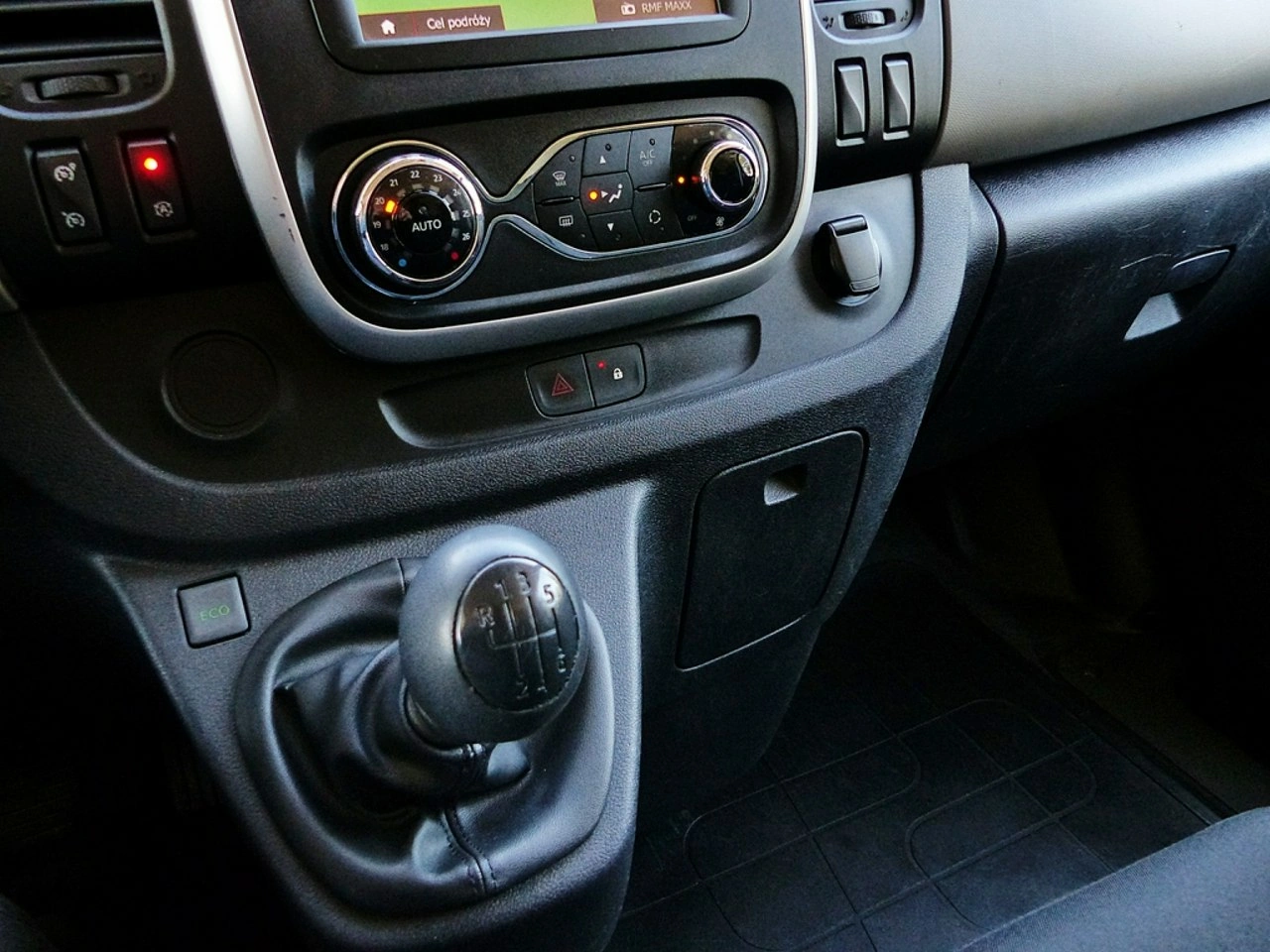 Renault Trafic - Zdjęcie 36