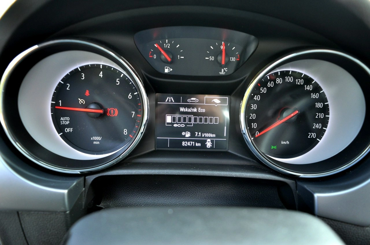 Opel Astra Sports Tourer - Zdjęcie 21