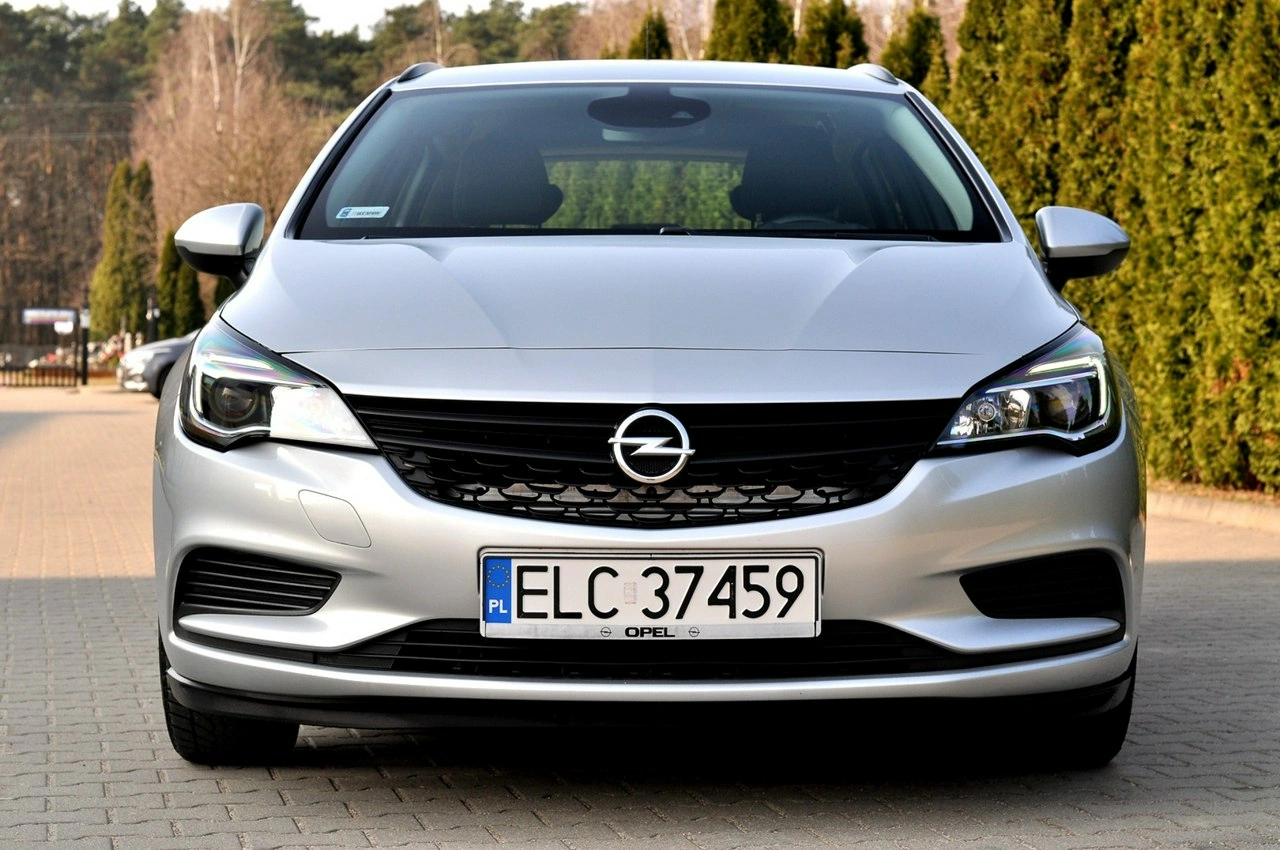 Opel Astra Sports Tourer - Zdjęcie 28