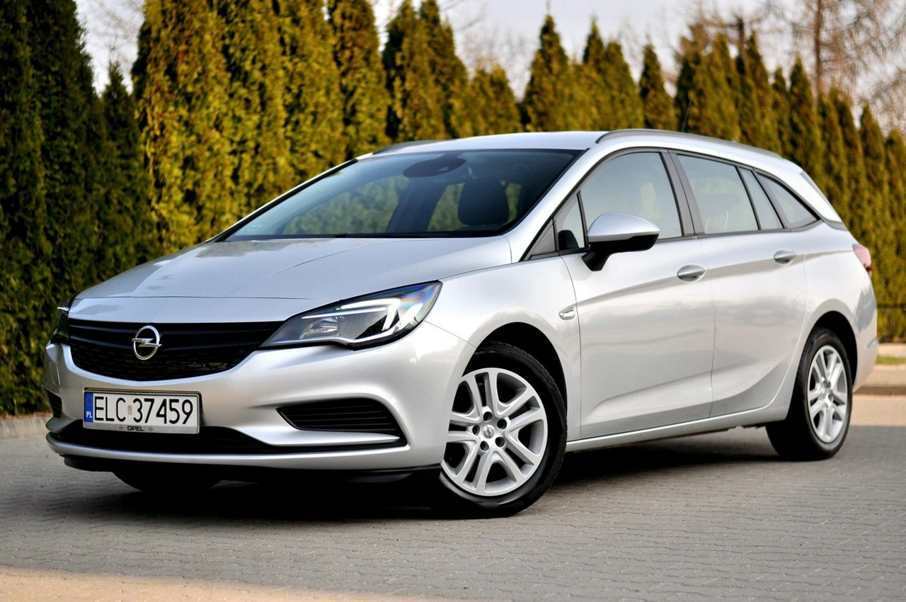 Opel Astra Sports Tourer - Zdjęcie 30