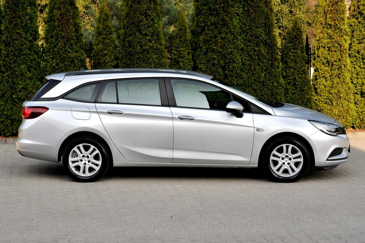 Opel Astra Sports Tourer - Zdjęcie 4