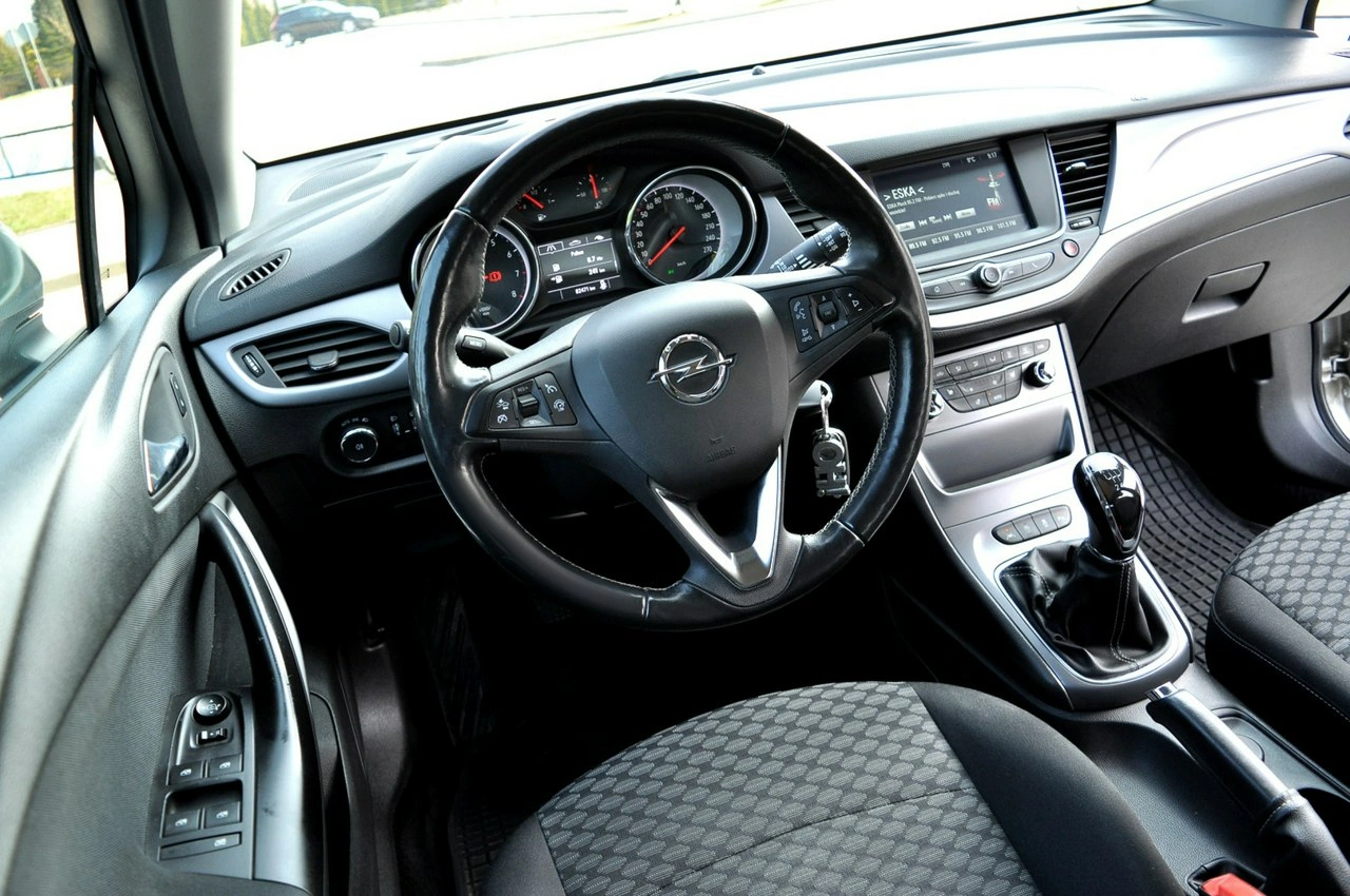 Opel Astra Sports Tourer - Zdjęcie 5