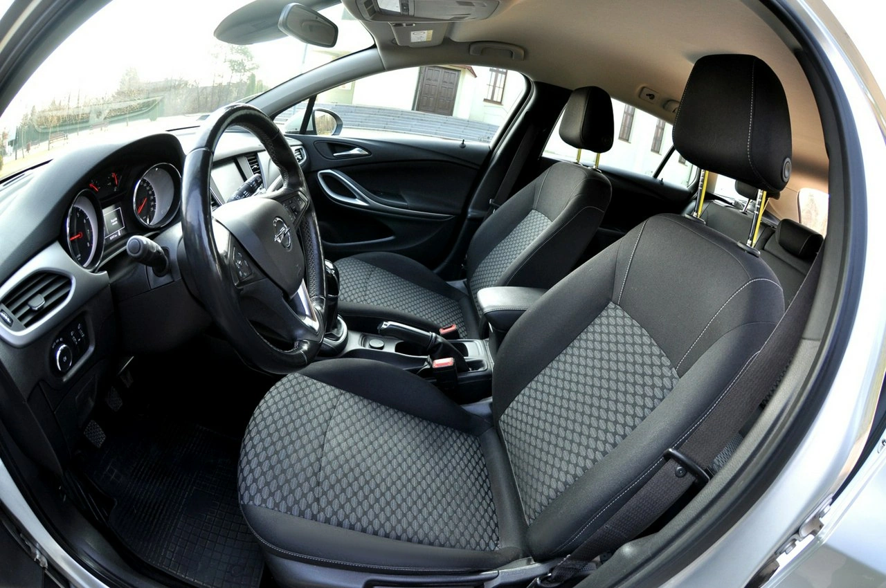 Opel Astra Sports Tourer - Zdjęcie 6