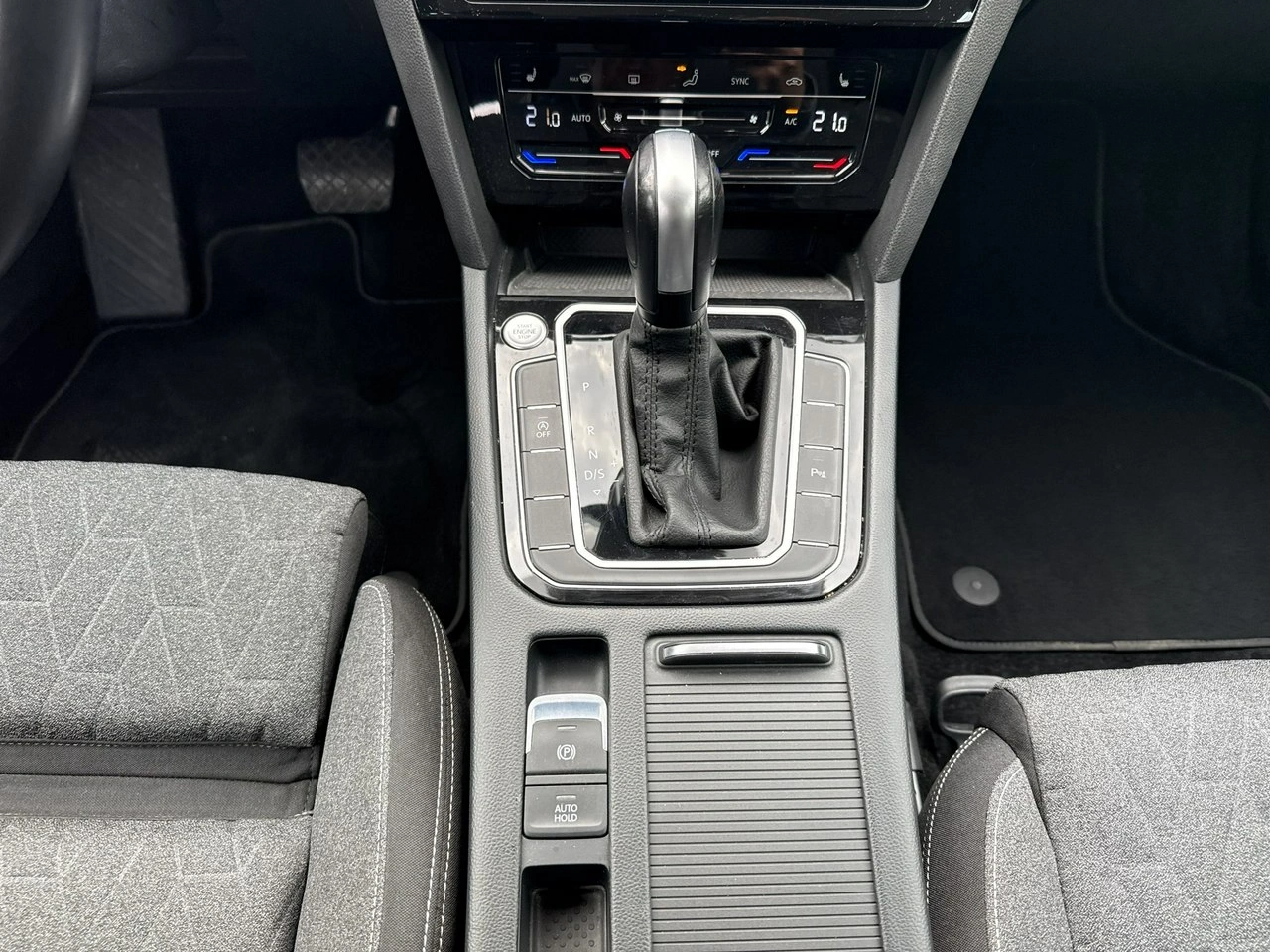 Volkswagen Passat - Zdjęcie 23