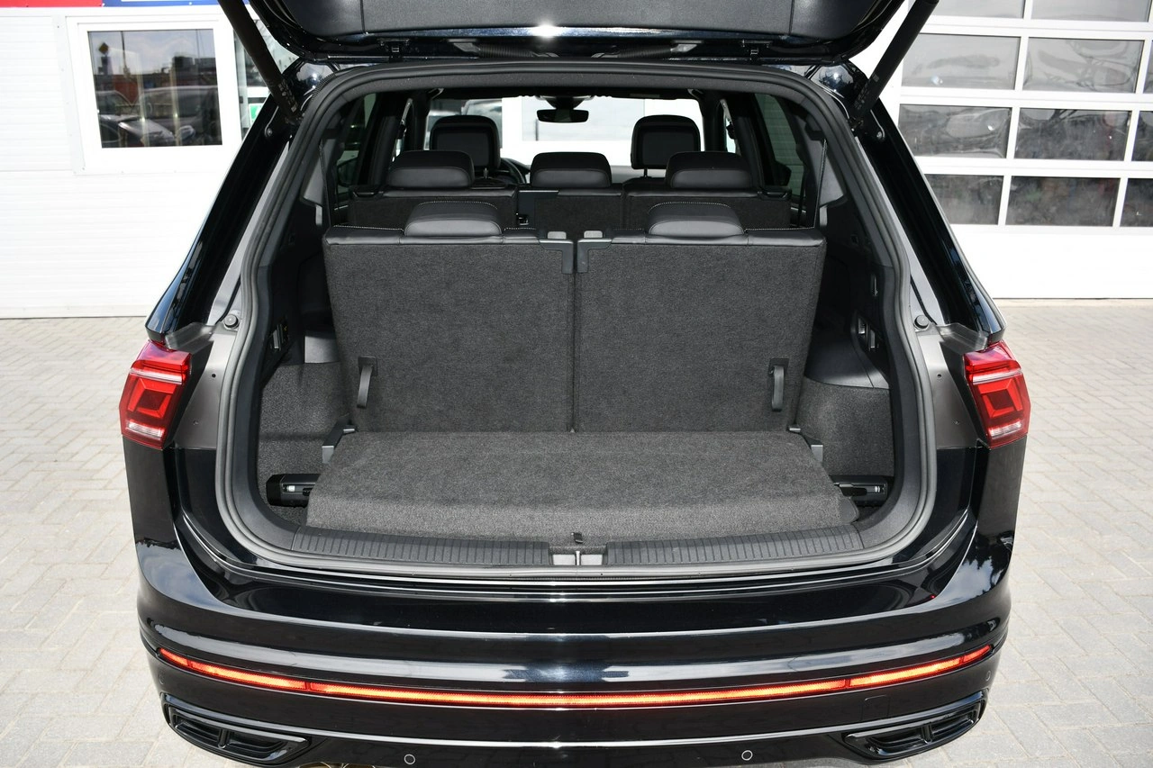 Volkswagen Tiguan Allspace - Zdjęcie 38
