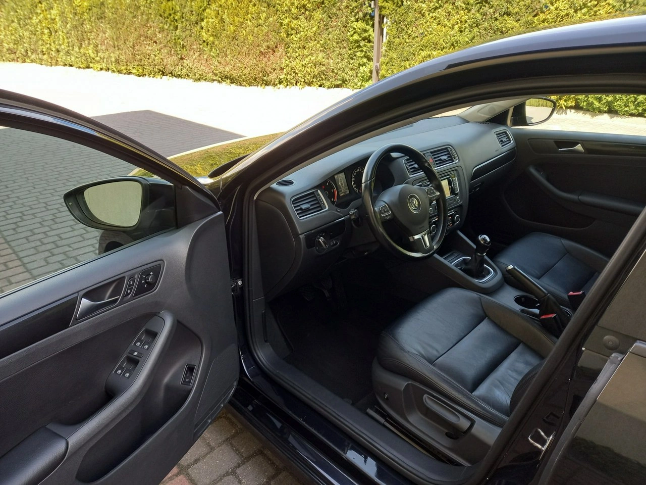 Volkswagen Jetta - Zdjęcie 25