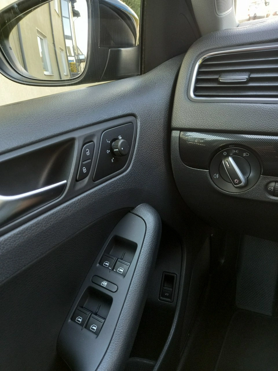Volkswagen Jetta - Zdjęcie 33