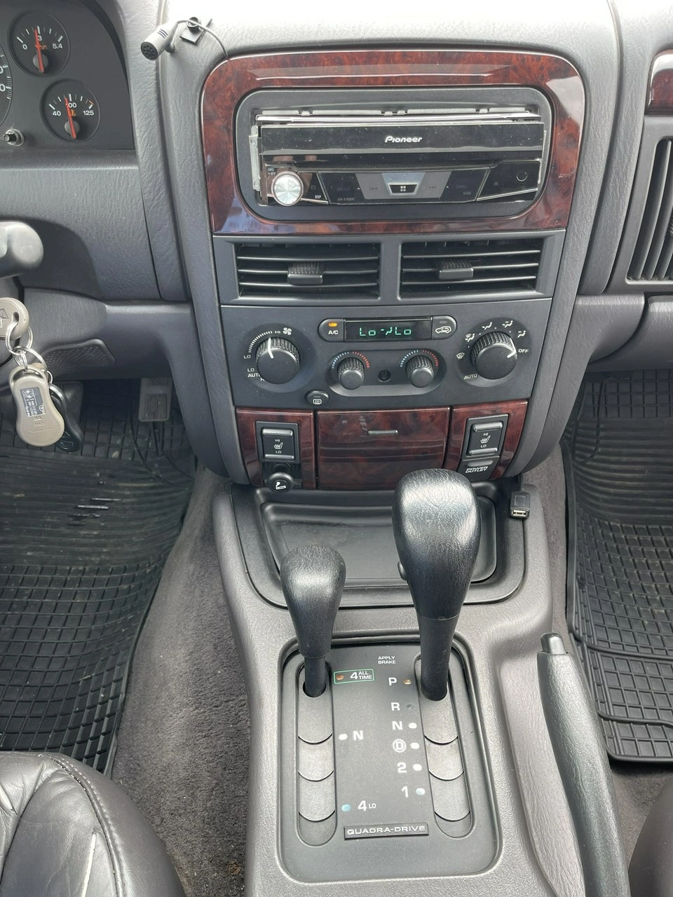 Jeep Grand Cherokee - Zdjęcie 8