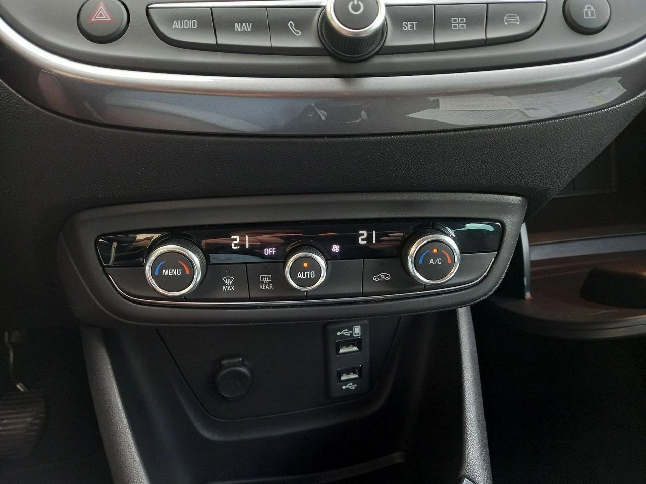 Opel Crossland X - Zdjęcie 35