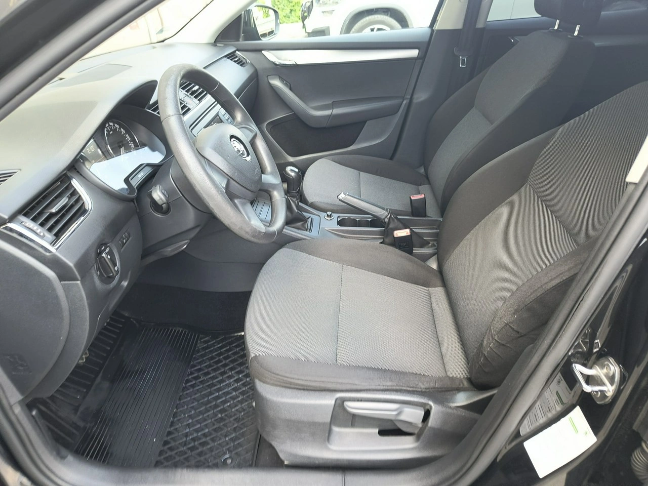 Skoda Octavia - Zdjęcie 8