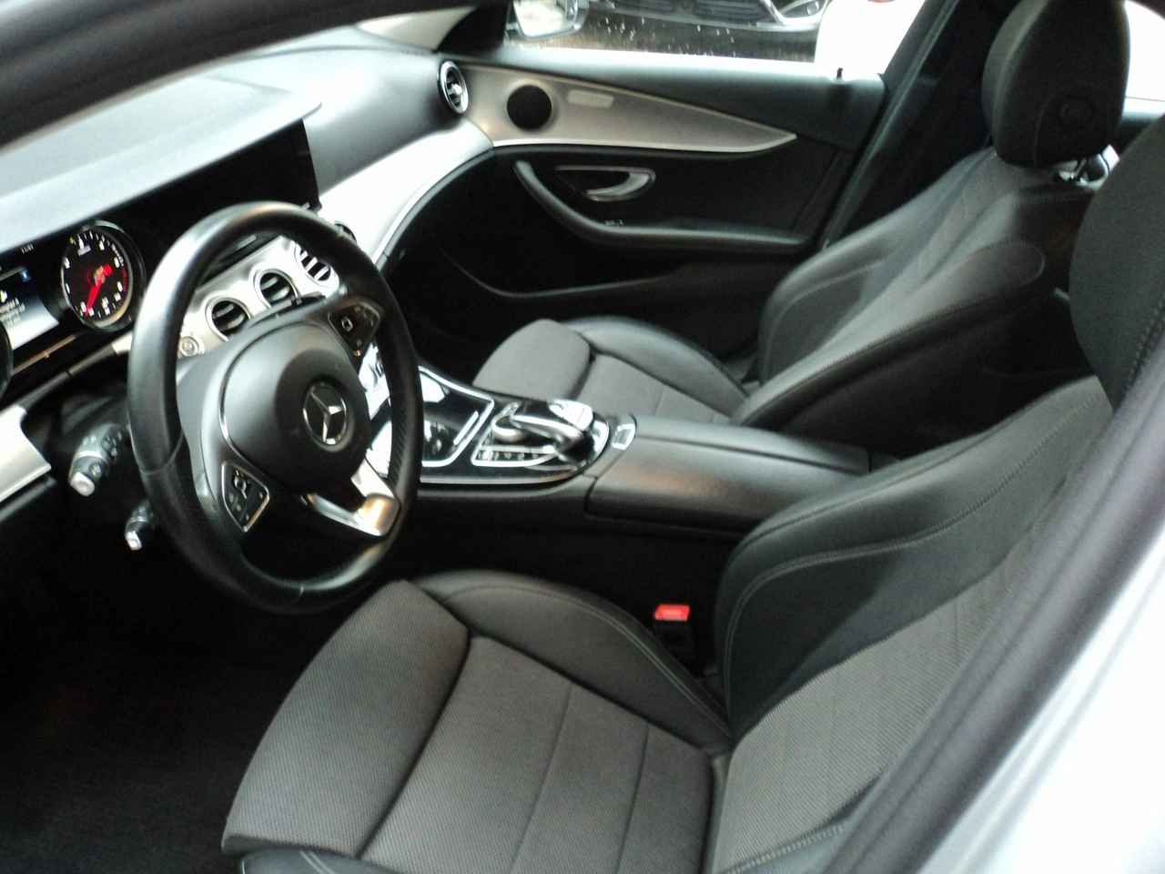 Mercedes E 220 - Zdjęcie 12