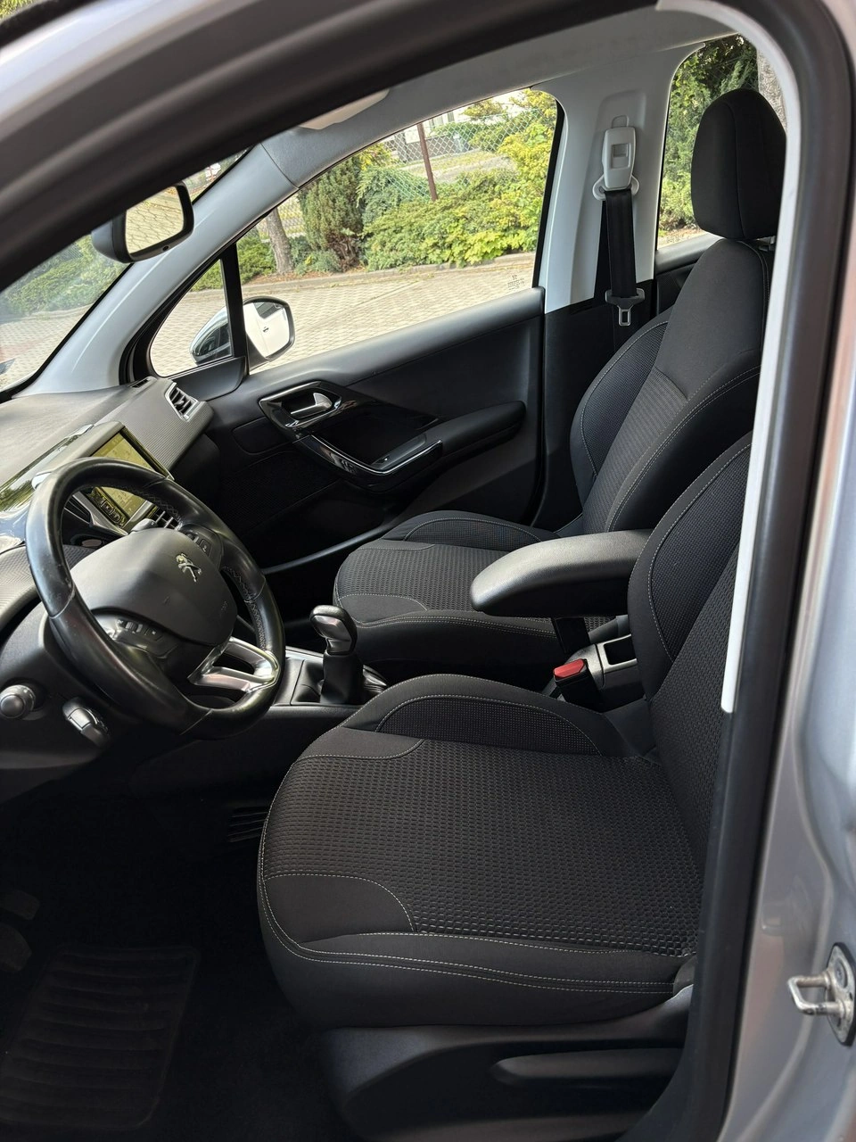 Peugeot 208 - Zdjęcie 14