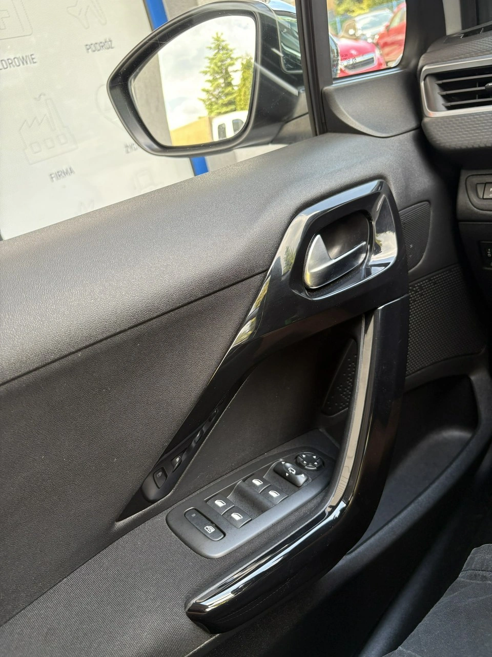 Peugeot 208 - Zdjęcie 25