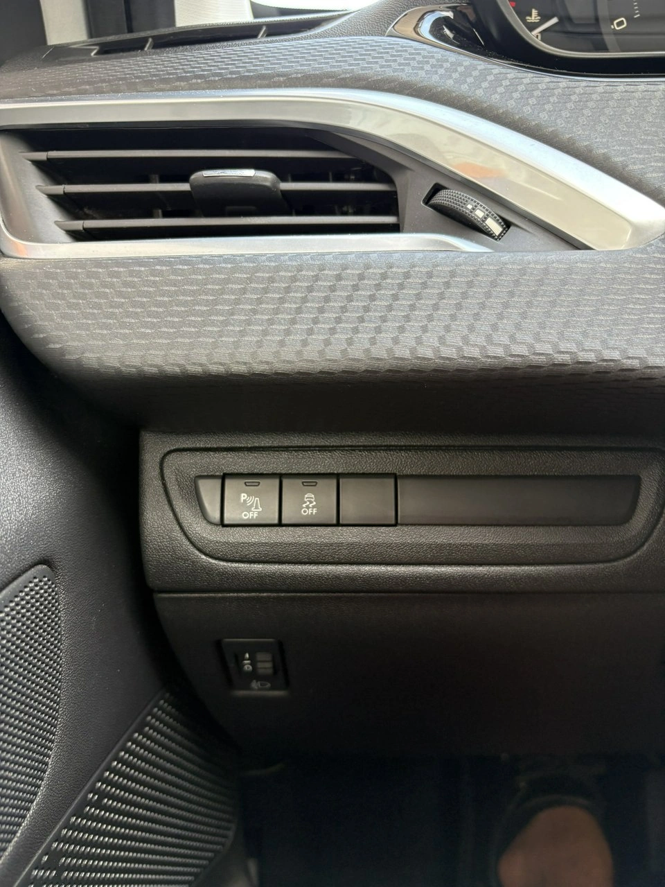 Peugeot 208 - Zdjęcie 26