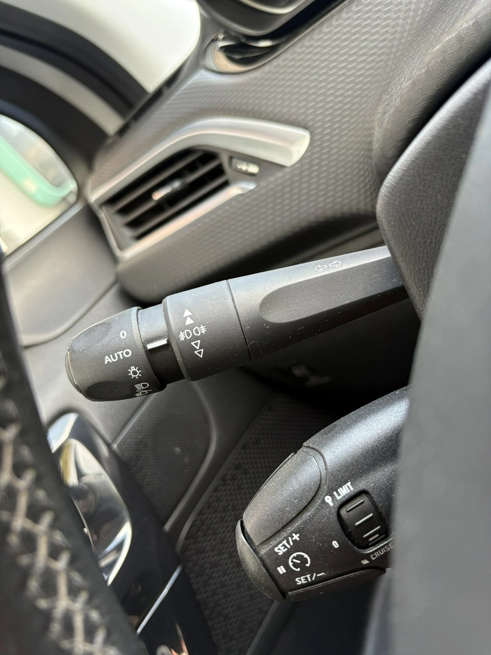 Peugeot 208 - Zdjęcie 27