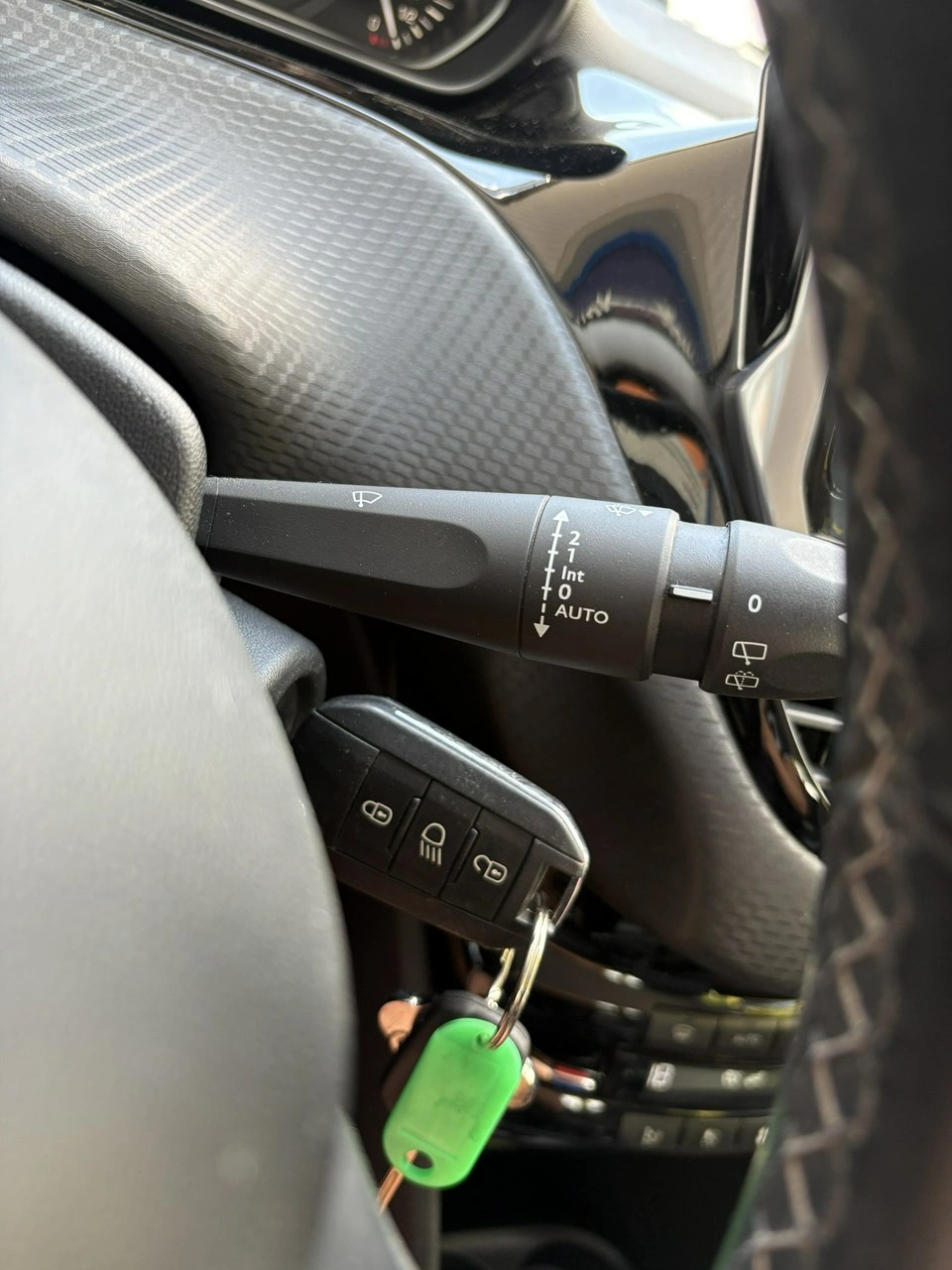 Peugeot 208 - Zdjęcie 28
